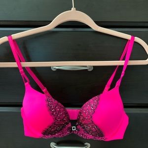 Victoria’s Secret Miraculous Plunge Push Up Bra